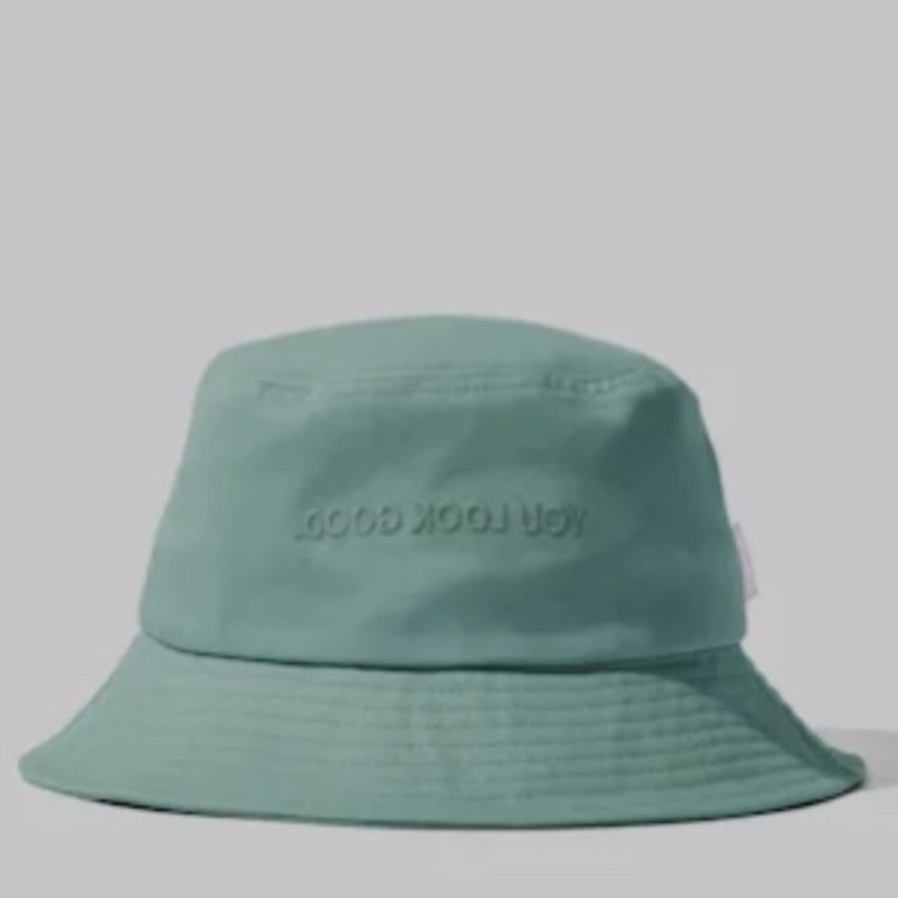 NEW Glossier Chicago Exclusive Park Green (Turquoise)  Bucket Hat -RARE!